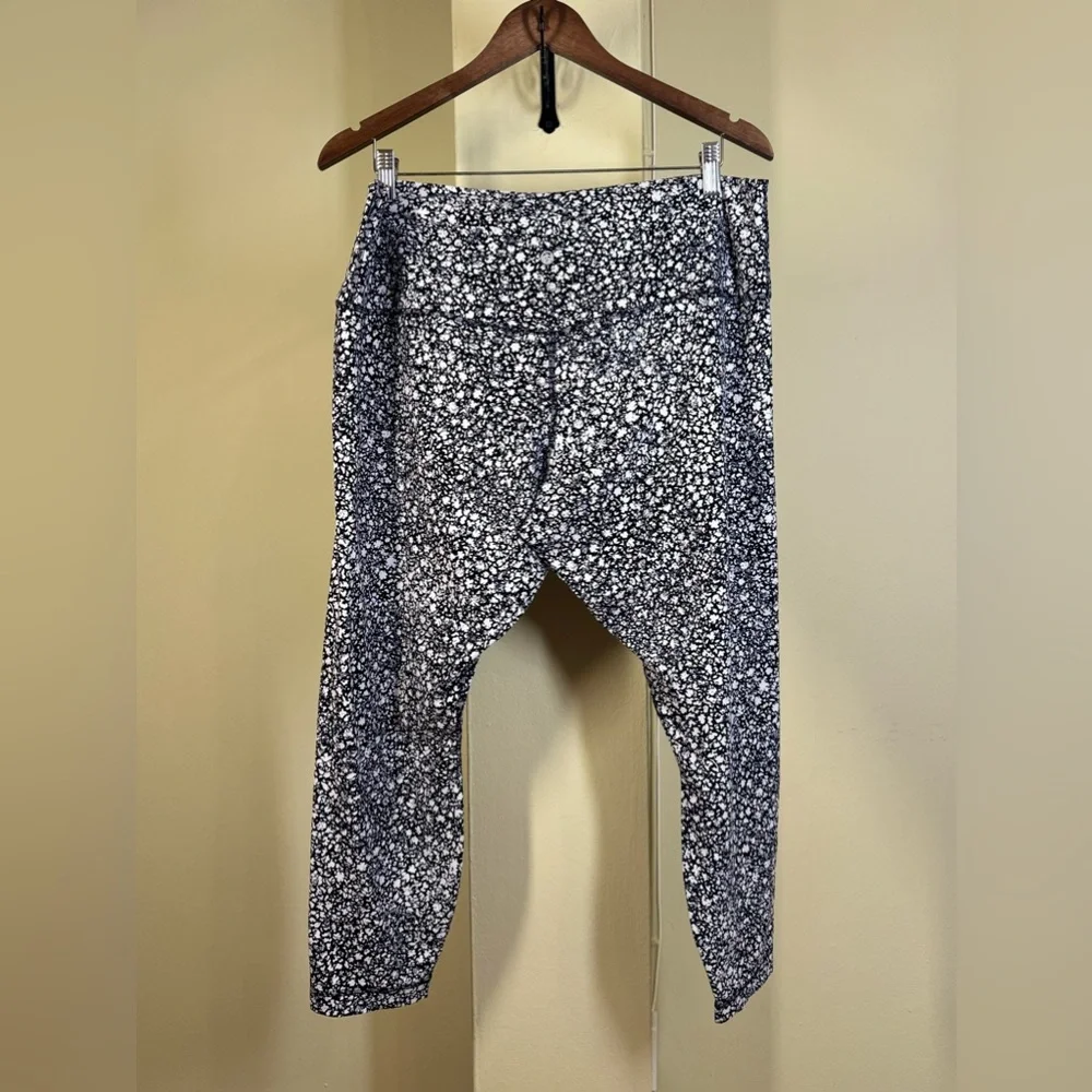 NWOT Lululemon Align High-Rise Pant 25" Venture Floral Alpine White Black - Picture 8 of 10